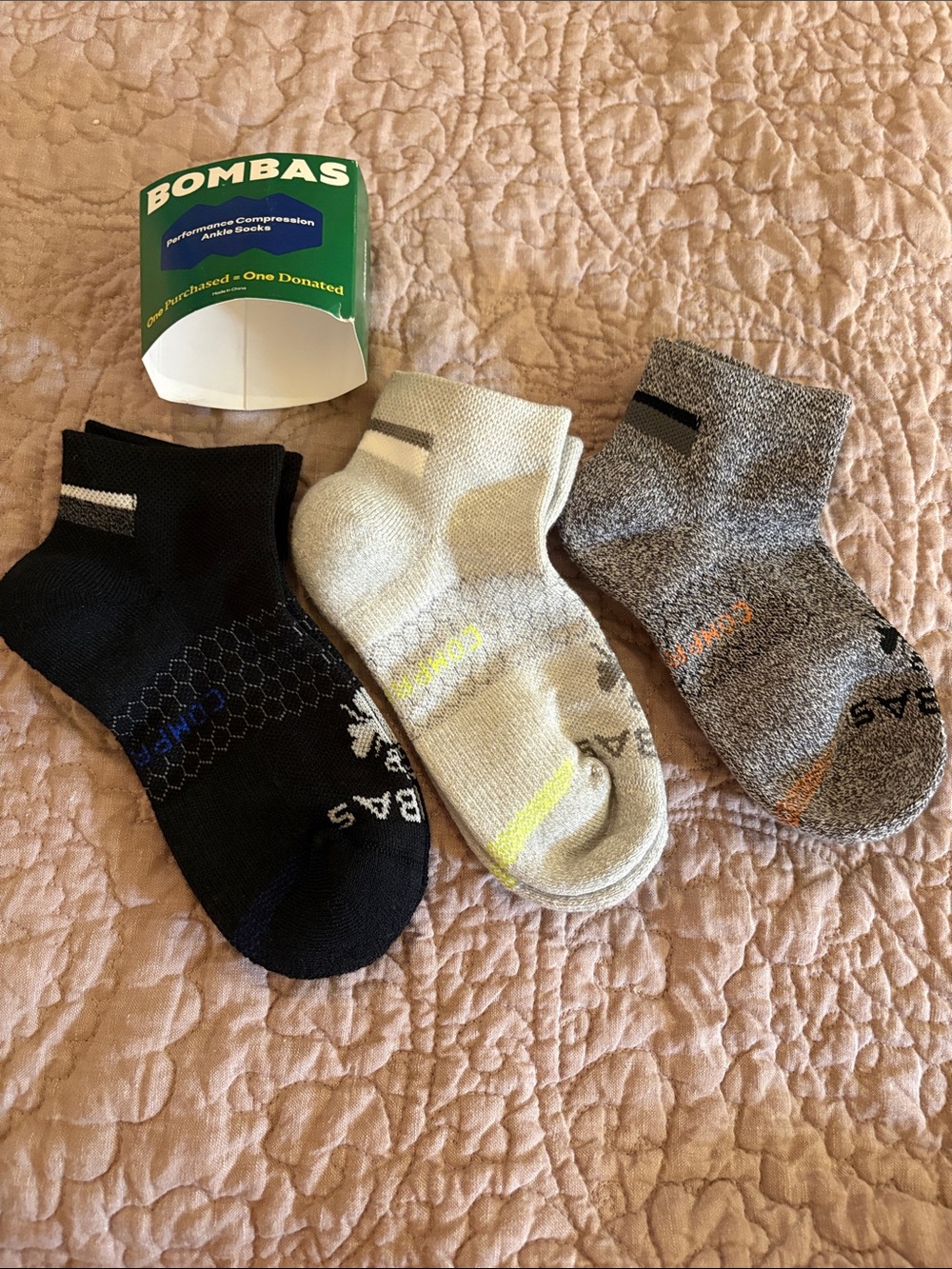 Bombas women’s Athletic Ankle Socks size small- 3-Pack compression